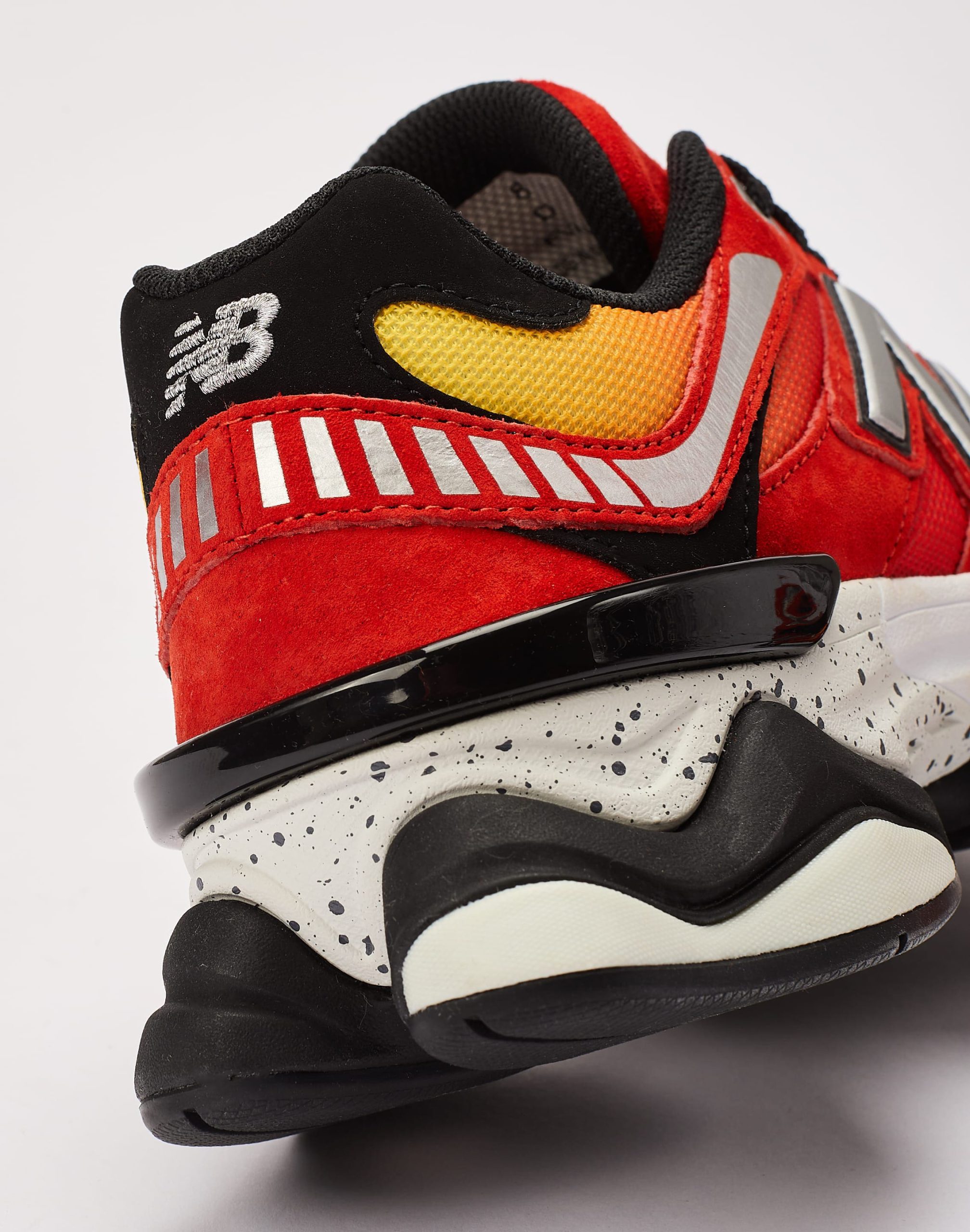 NewBalance-U9060DMG-M121-scaled-1.jpg
