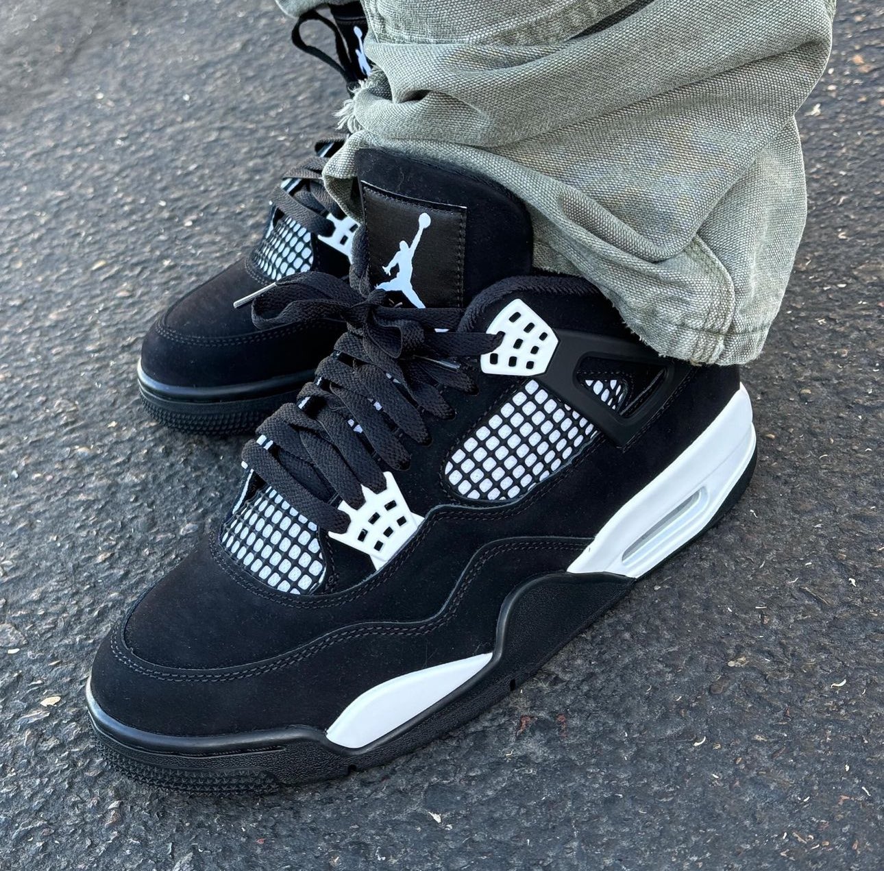 air-jordan-4-retro-white-thunder-980669.jpg